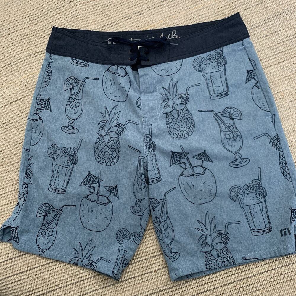Travis Mathew Boardshorts Mens 32 Blue Pineapple Coconut Drinks Swim Trunks
